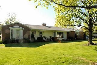 2nd image of 27 E Lake Rd SW