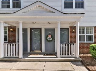 9172 Eager Rd, Saint Louis, MO