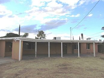 3rd image of 931 W Webb Dr