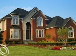 2930 Squire Ct, Troy, MI 48098