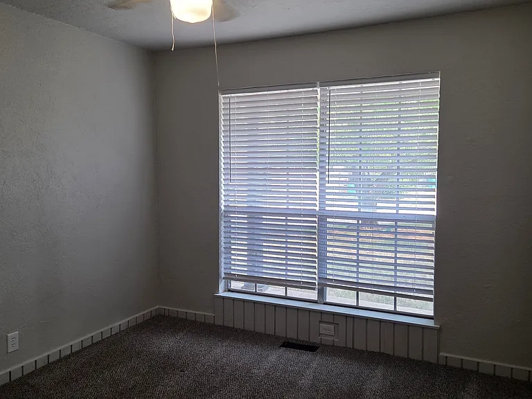 401 Norton Cir — Photo 14