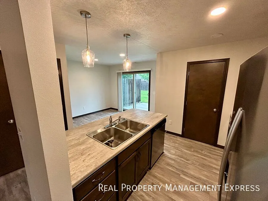 3 Bed 1.5 Bath in West Sioux Falls — Photo 4