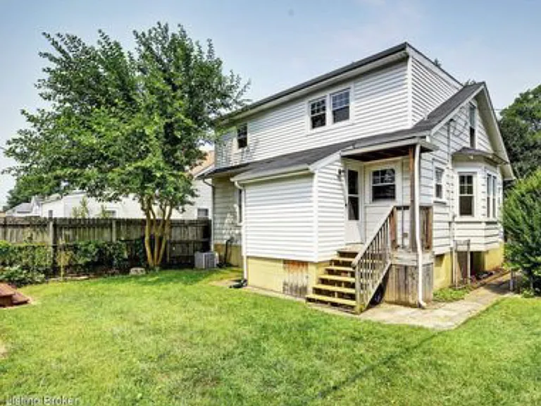 644 Ervay Ave — Photo 15