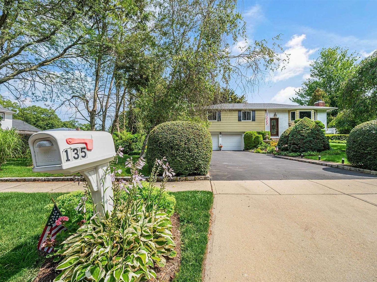 135 New Highway, Commack, NY 11725 Zillow