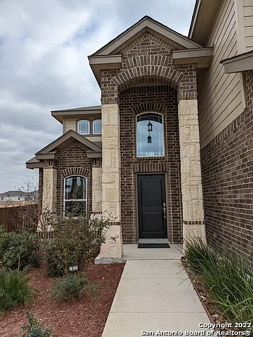 4 bed, 2.5 bath, 2399 sqft, $1,980 — Photo 2