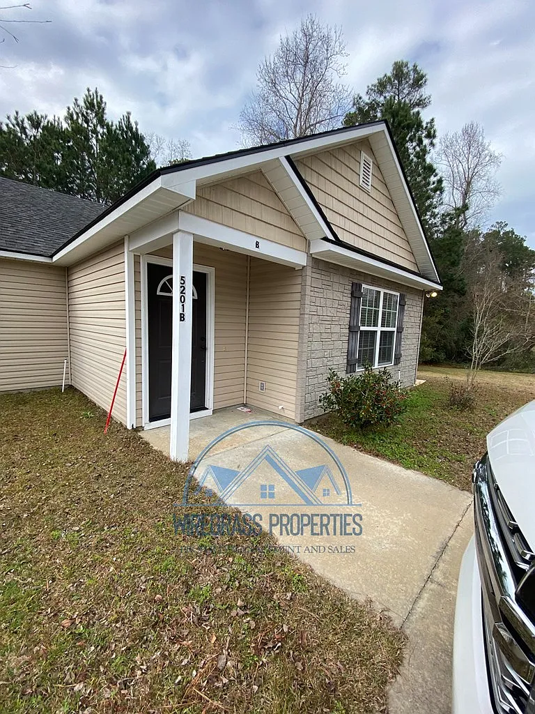3 bed, 2.0 bath, 1200 sqft, $1,250 — Photo 2