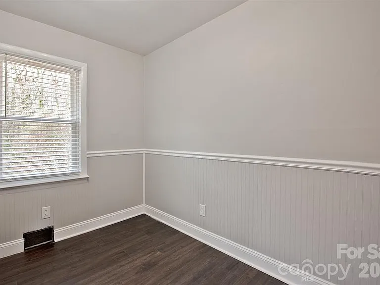 1404 Nottingham Rd — Photo 12