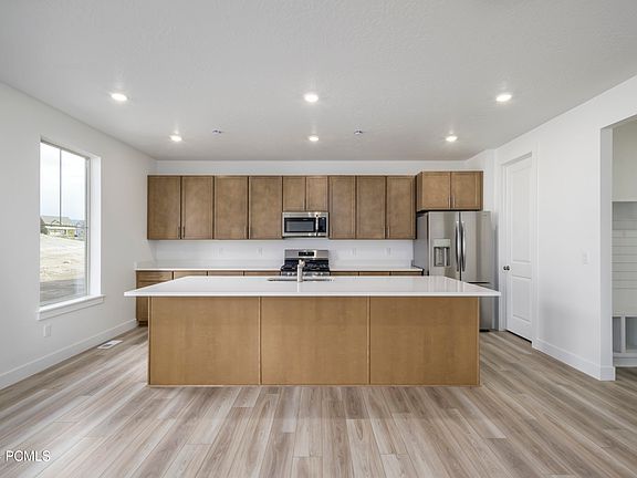 4th image of 2496 N Wildflower Ln