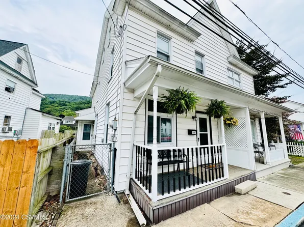 916 Center St, Coal Township, PA 17866