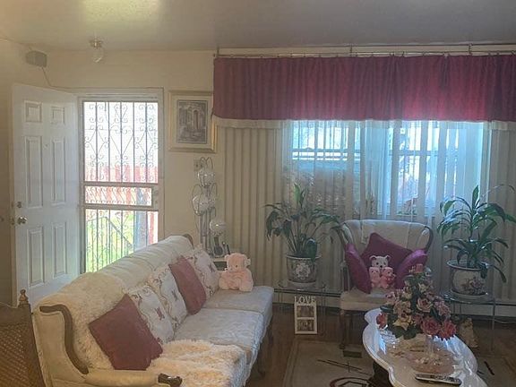 3rd image of 465 Ashford St