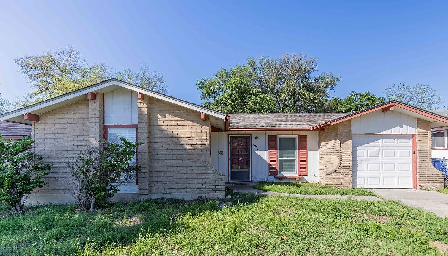 3 bed, 1.5 bath, 962 sqft, $1,195 — Photo 1