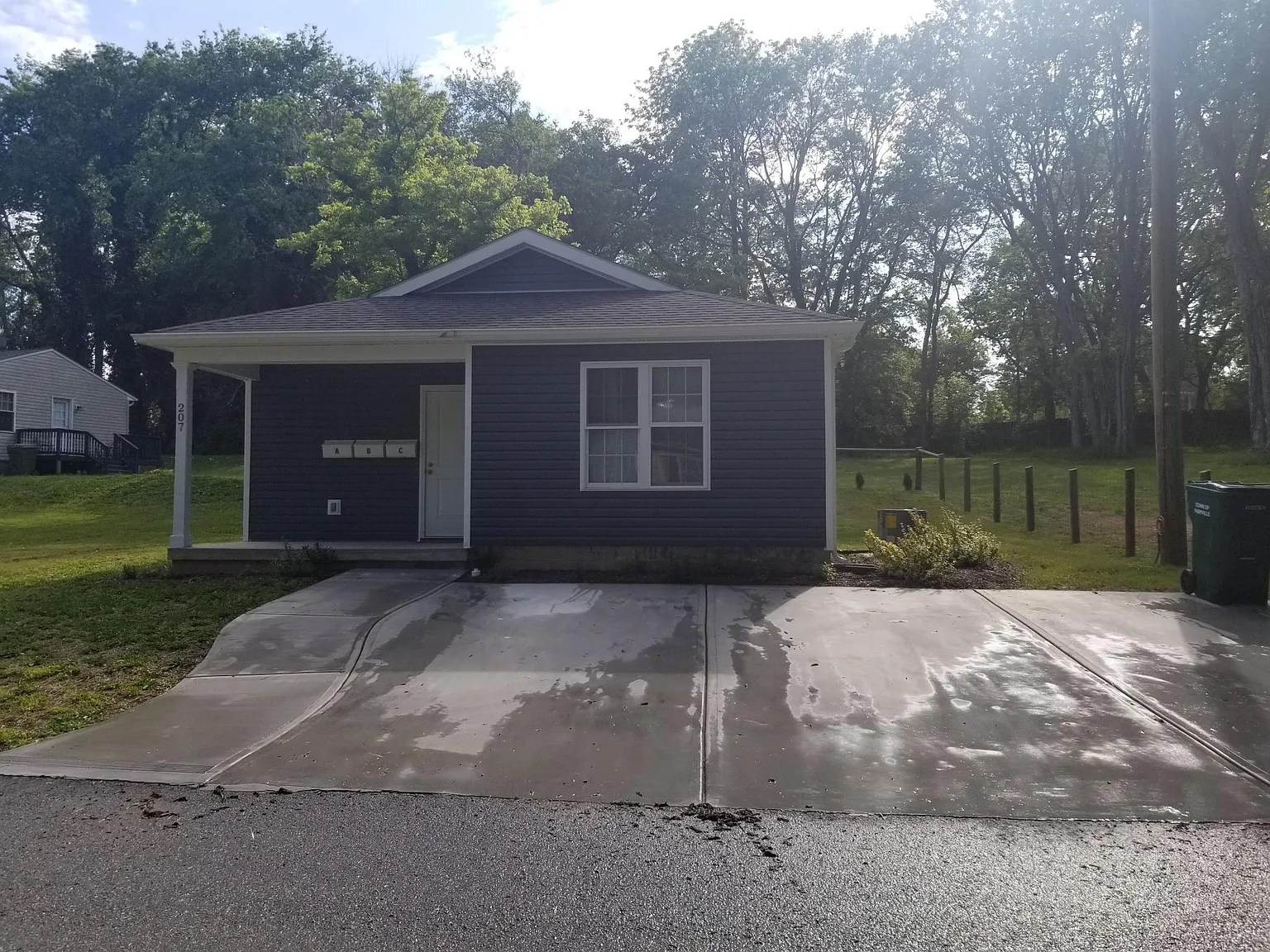 207 Watkins St — Photo 1