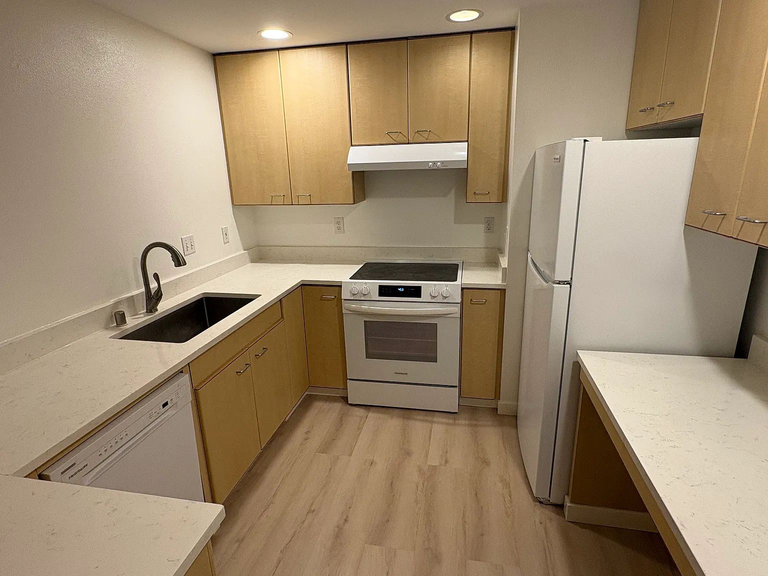 2 bed, 1024 sqft, $2,595 — Photo 3