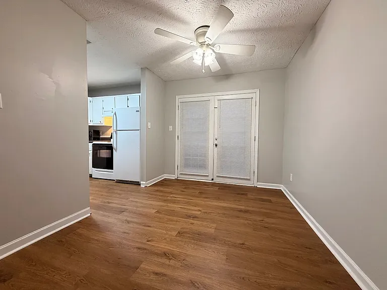 207 Rustwood Dr — Photo 3