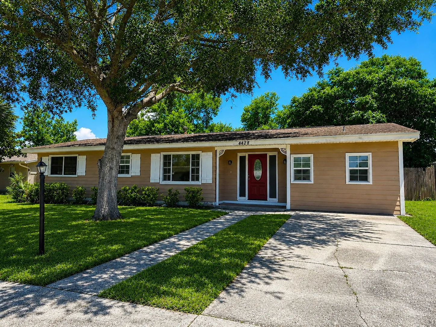 3/2 Available Now In Spring Hill, FL! — Photo 1