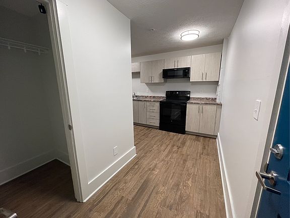 3rd image of 300 N 5th St #1B-1Ba-635Sqft
