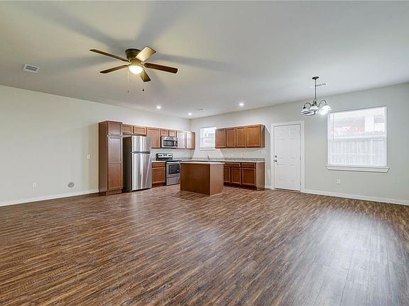 2nd image of 906 Quartz Ct #401