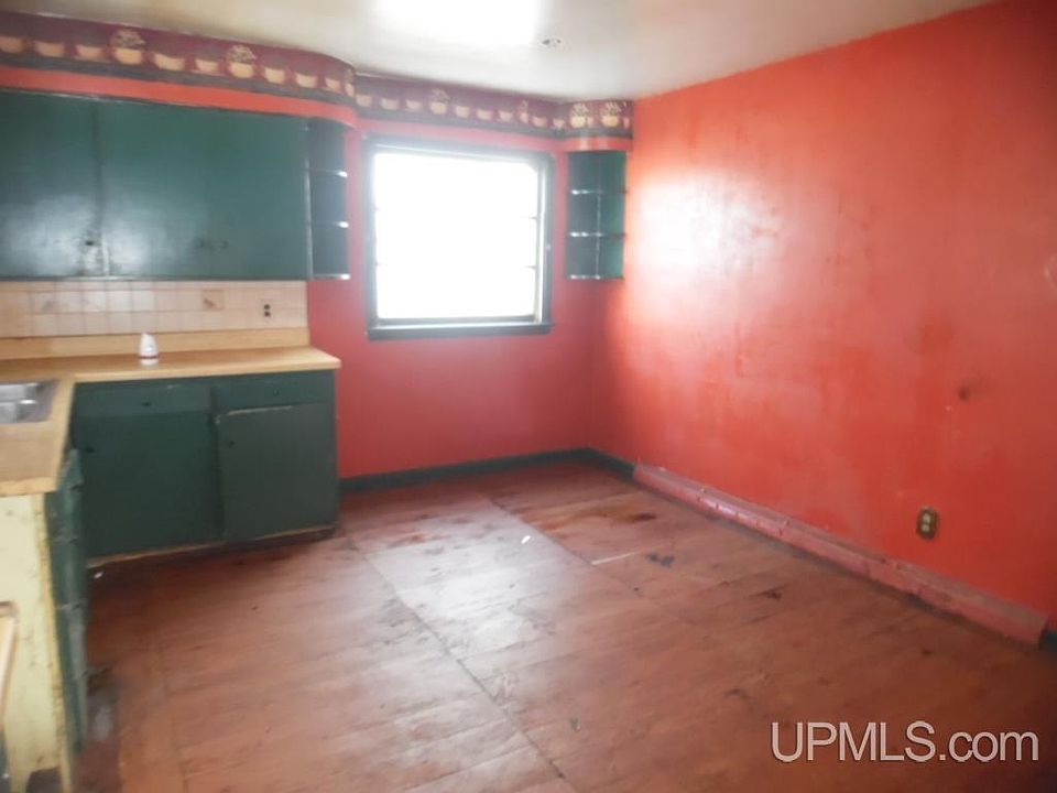 1708 8th Ave S, Escanaba, MI 49829 Zillow