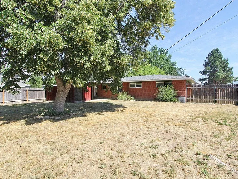 4011 W Greenbrier Dr — Photo 24