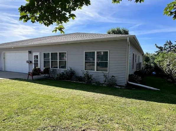 22 3rd Ave SW, Waukon, IA 52172