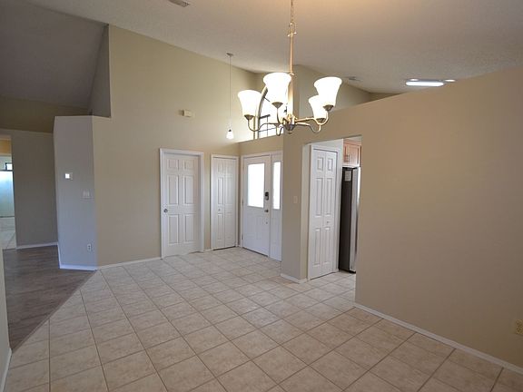 3rd image of 234 Lakebreeze Cir