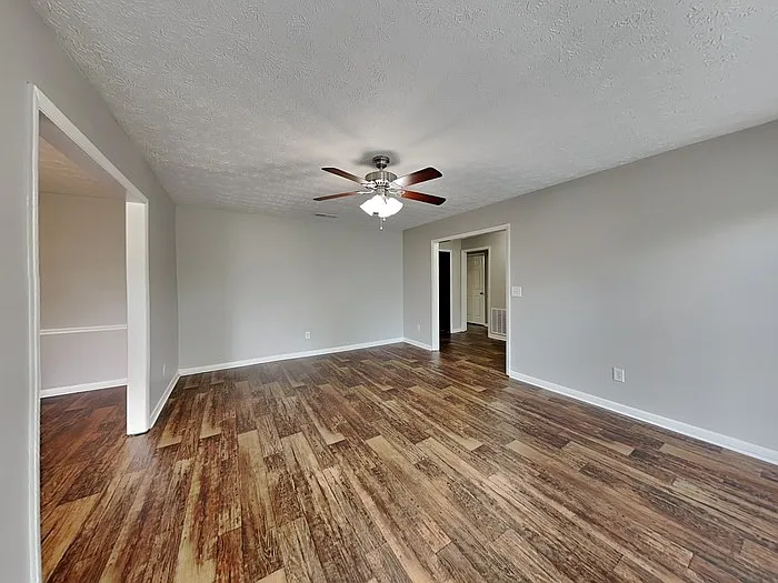 3 bed, 2.0 bath, 1998 sqft, $1,795 — Photo 3