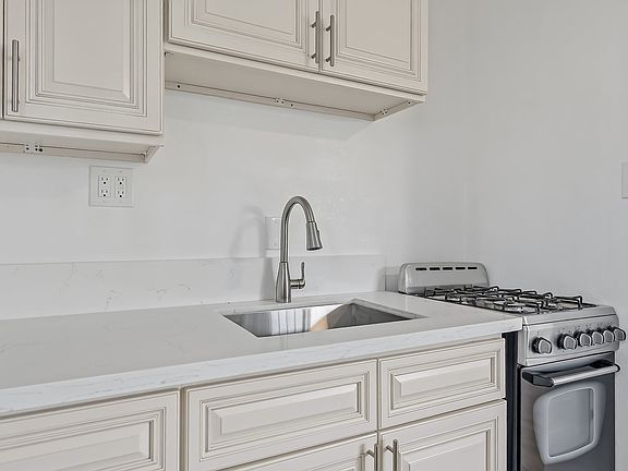4th image of 540 N Garfield Ave #E