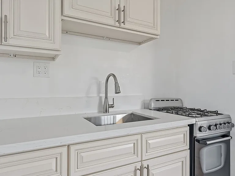 540 N Garfield Ave #E — Photo 4