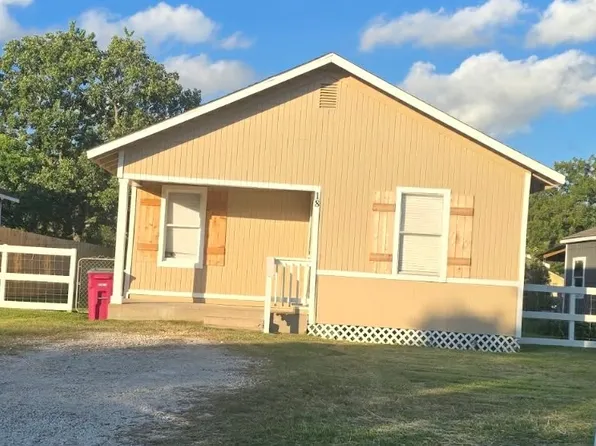 18 N Avenue C, Freeport, TX 77541