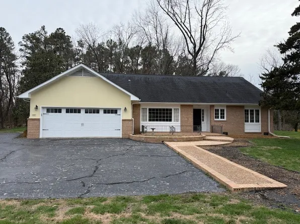 11 Birdsong Dr, Carbondale, IL 62903