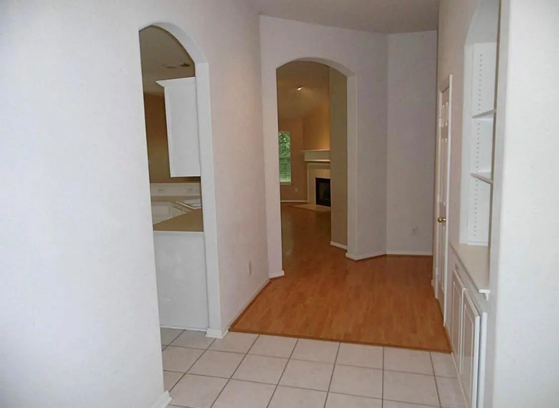 3 bed, 2.0 bath, 1865 sqft, $2,200 — Photo 4