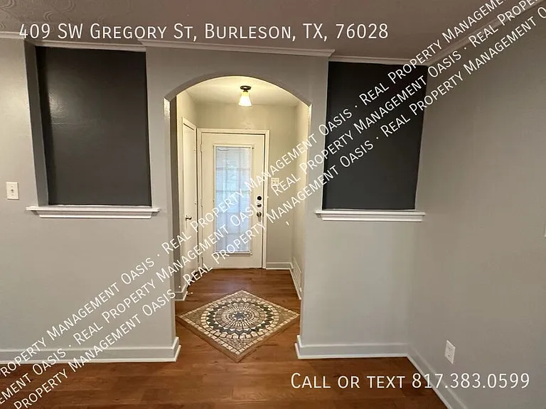 409 SW Gregory St — Photo 2