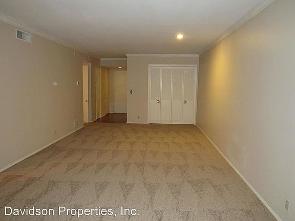 3rd image of 7707 Broadway St