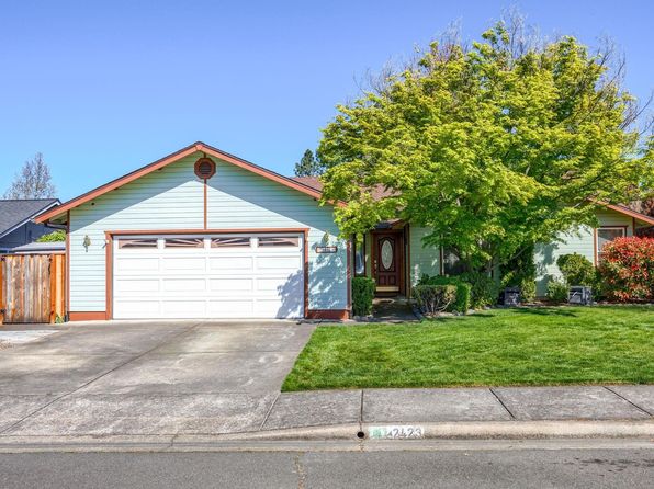 2423 Temple Dr, Medford, OR 97504