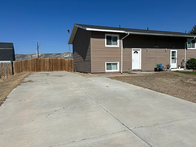 3591 Cleveland Dr #A — Photo 2