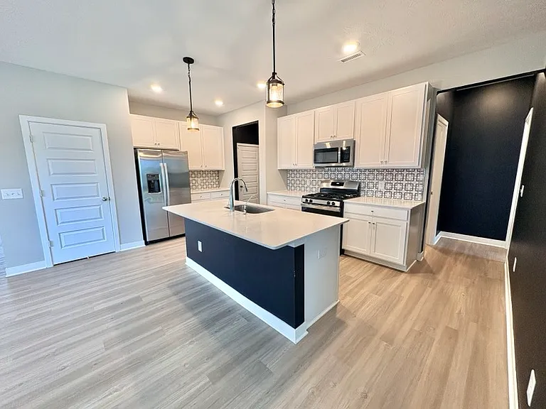 3694 Locust Dr — Photo 8