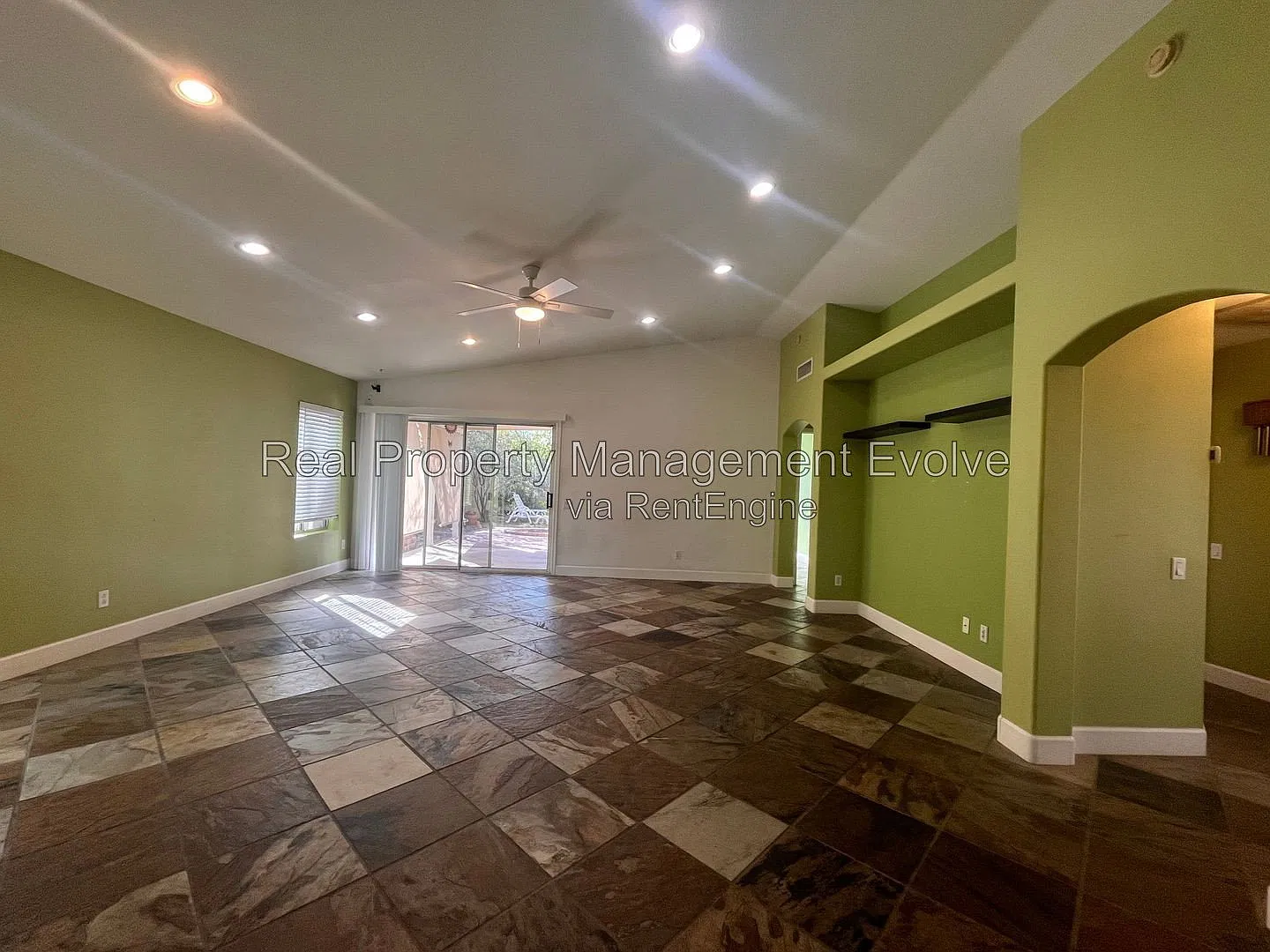 3 bed, 2.0 bath, 1522 sqft, $2,100 — Photo 4