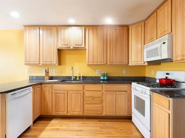 47 Alder St APT 28, Waltham, MA 02453