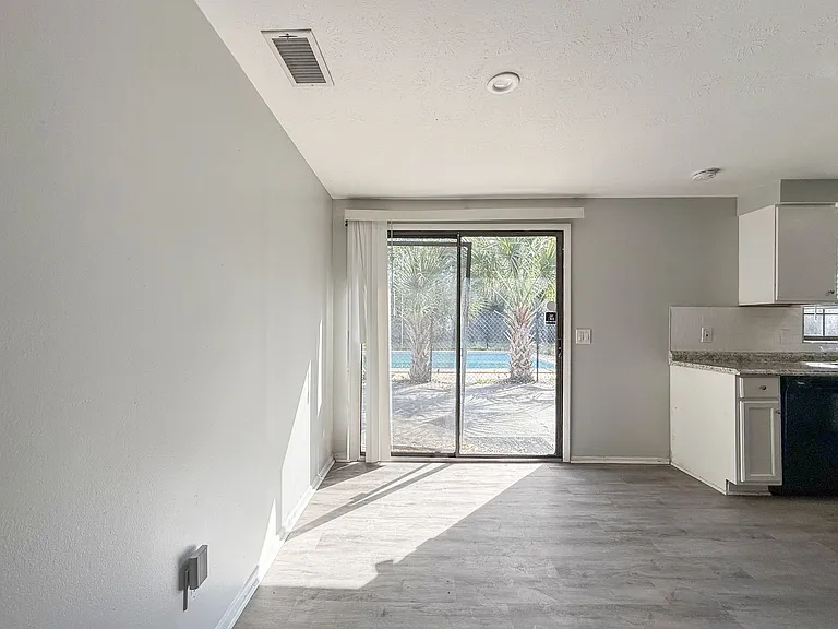 7740 Arble Dr — Photo 5