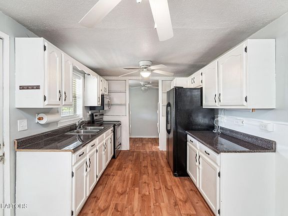 5th image of 4220 Garnet Dr