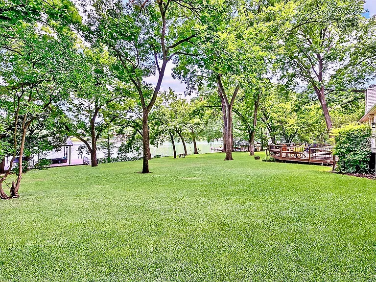 2910 Edgewater Dr — Photo 33