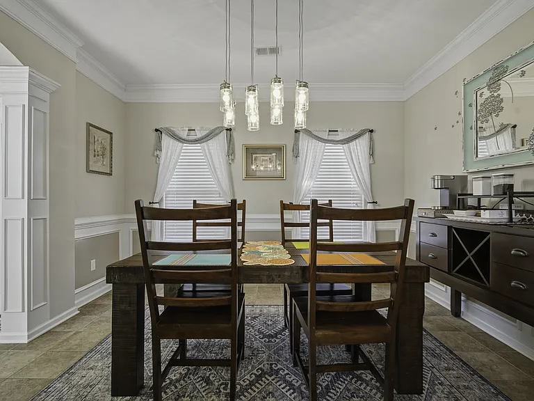 225 Urbano Ln — Photo 10