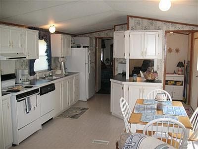 5th image of 65 Oak Street