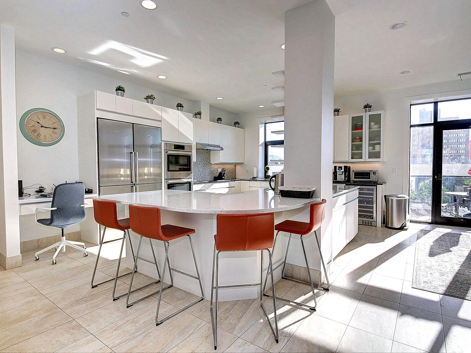 3 bed, 3.5 bath, 3125 sqft, $5,500 — Photo 4