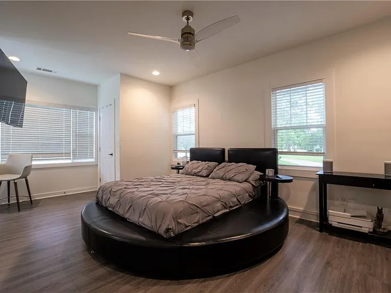 811 King Rd — Photo 17