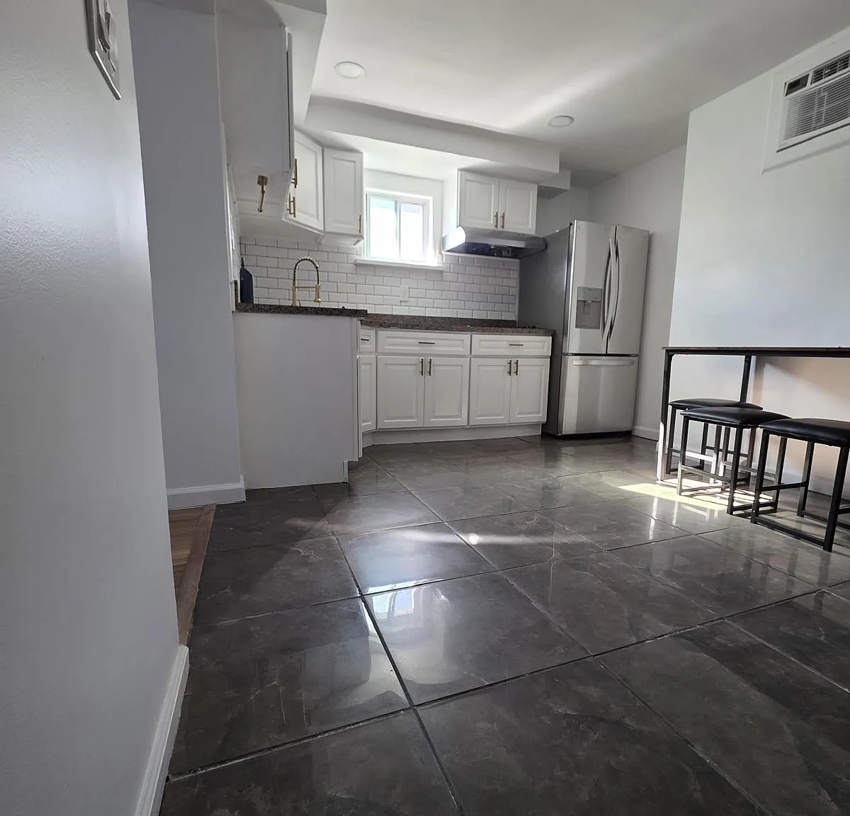 1 bed, 800 sqft, $2,100 — Photo 1