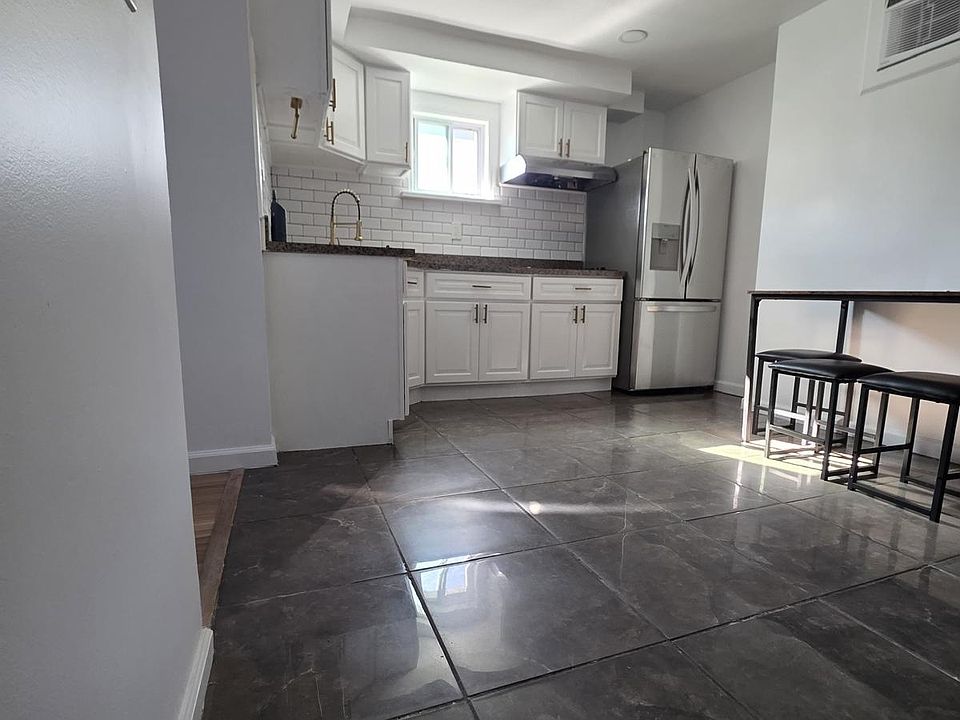 1st image of 400 Doyle St #1L