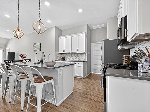 4th image of 21835 Sarasota Spice St