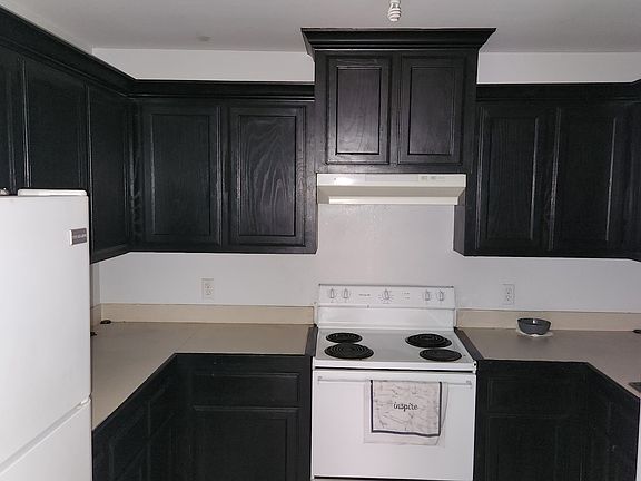2nd image of 3304 Hillcrest Dr #3