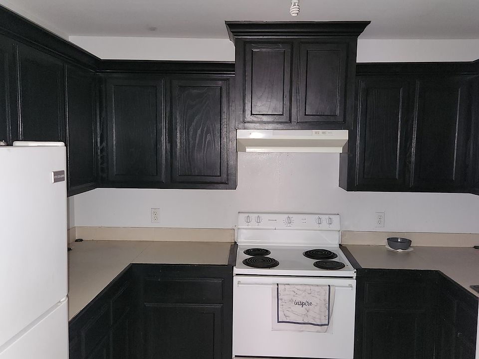 1st image of 3304 Hillcrest Dr #6